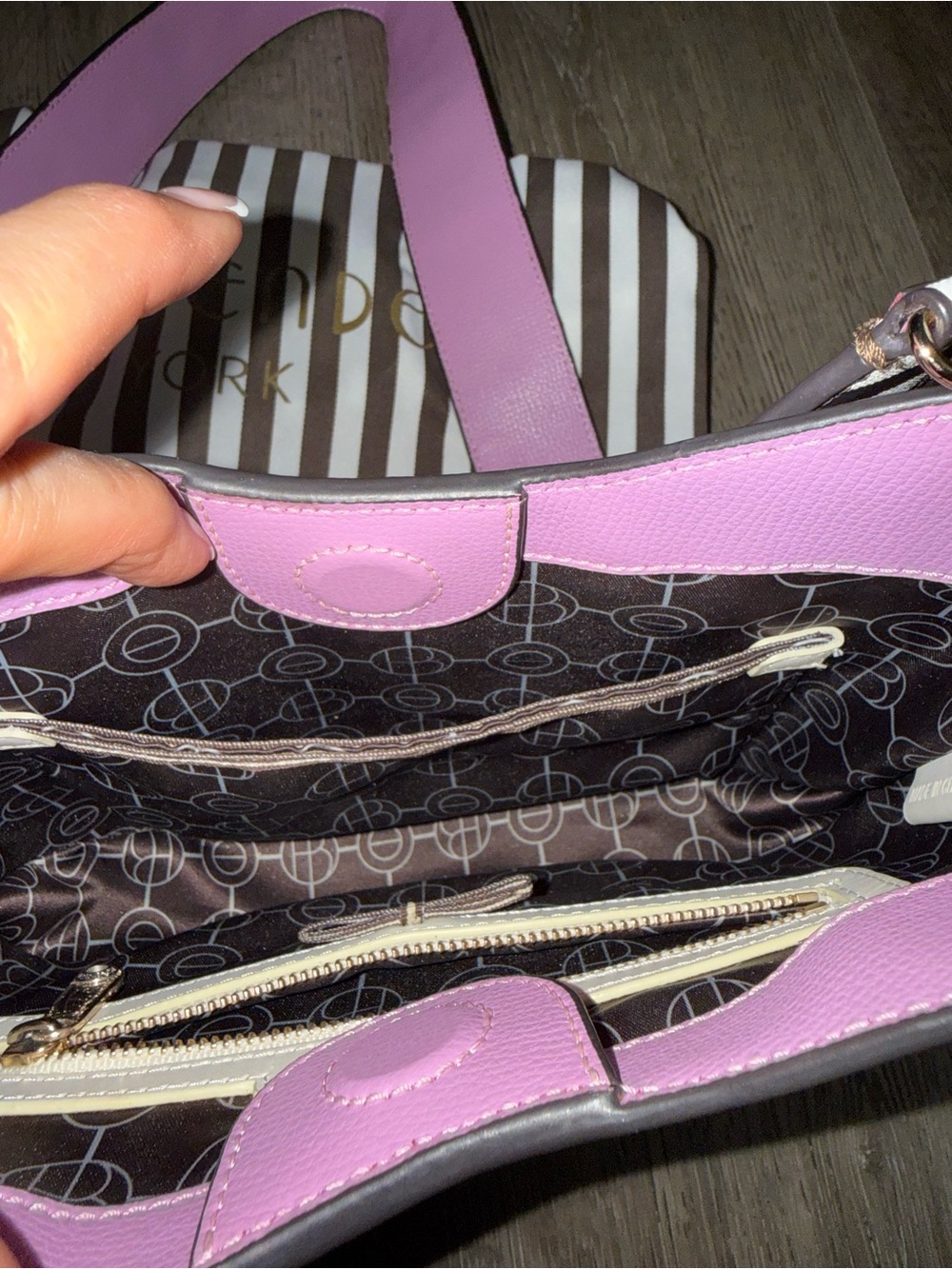 Henri Bendel lilac leather shoulder bag with floral striped guitar strap - Picture 4 of 10